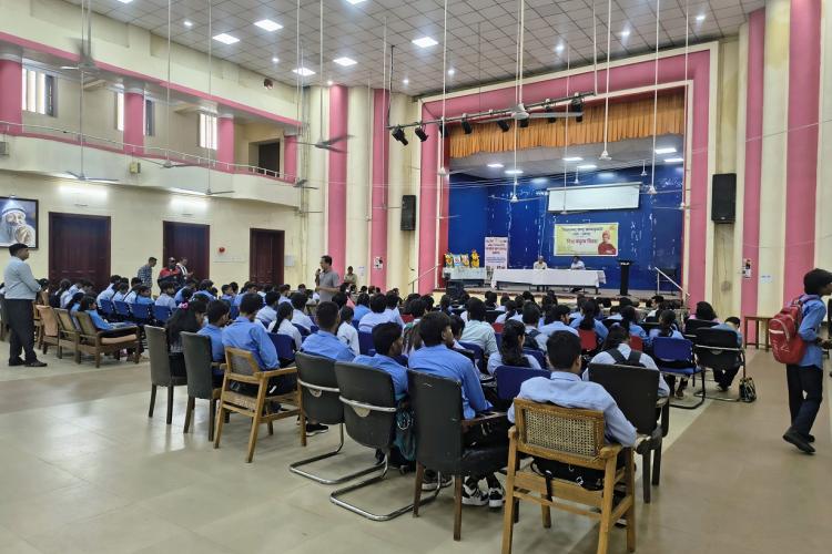 विश्व बंधुत्व दिवस का आयोजन महाकौशल कॉलेज, जबलपुर द्वारा