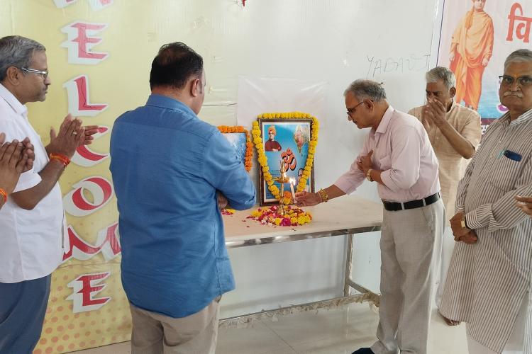 युवा संवाद कार्यक्रम का आयोजन विश्व बंधुत्व दिवस के अवसर पर शिवपुरी द्वारा 2