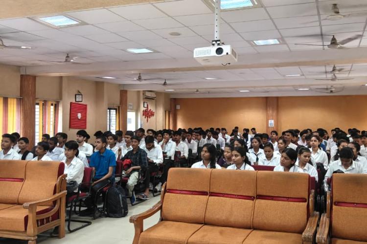 विश्व बंधुत्व दिवस का आयोजन सरदार वल्लभभाई पटेल पॉलिटेक्निक महाविद्यालय, भोपाल में2