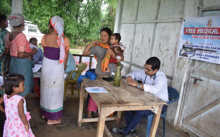 Medical Help in Flood Affected Areas by Vivekananda Kendra