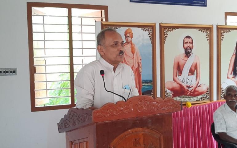 Mann. Praveenji, All India Treasurer of  Vivekananda Kendra, giving speech on Guru Purnima Celebration.