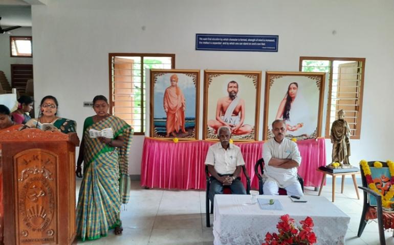 Chanting Guru Stotram.