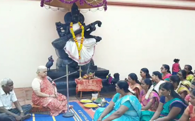 The Joint General Secretary of VRM & VK, Mann. Rekha Didi adressing the gathering.