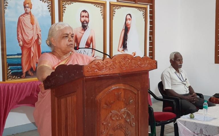Mann. Rekha Didi, Joint General Secretary of VRM &VK addressing the gathering.