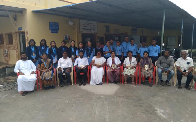 VKV Kallubalu students paid their visit to PHC Mahanthalingapura