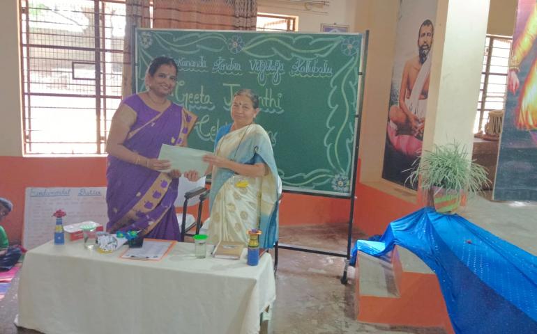 Su. Shri Gauri didi an ISKCON volunteer occupied the chair of the chief guest.