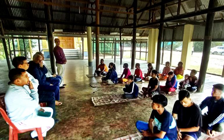 Participants of Kendra parichay programme listening to a lecture