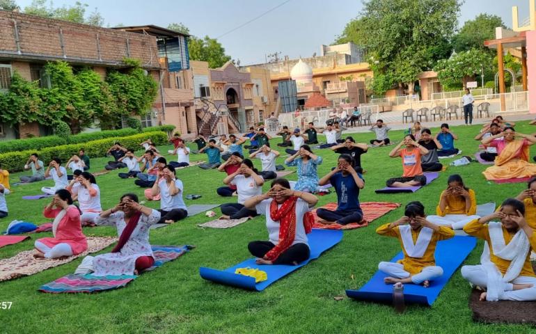 योग का अभ्यास दैनिक दिनचर्या में हो शामिल