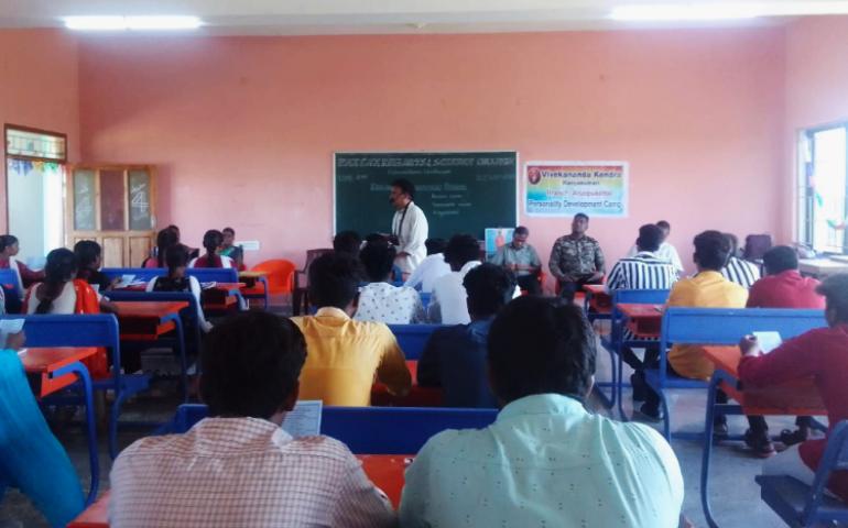 A session in Personality Development Workshop at Virudhunagar