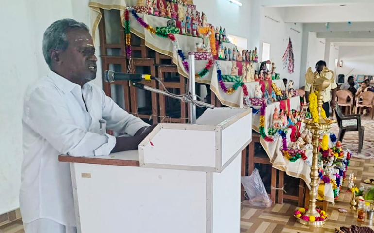 Sri Ayyappan Ji addressing the audience at VKV Vallioor
