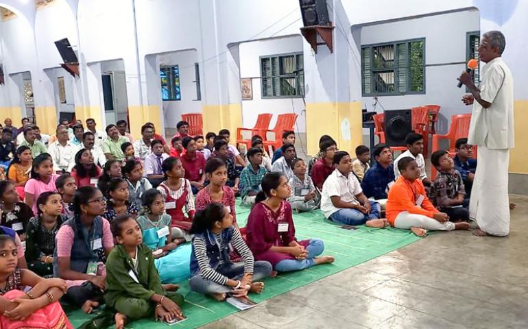 Sri Paramaguru Ji interacting during Cultural Camp at Kanyakumari