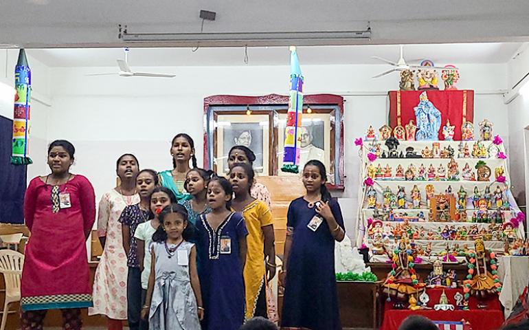 Samskarvarga children presenting patriotic song