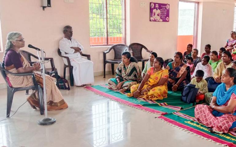 Radha Didi giving lecture during Amudha Kudumbam Programme at Thoothukudi
