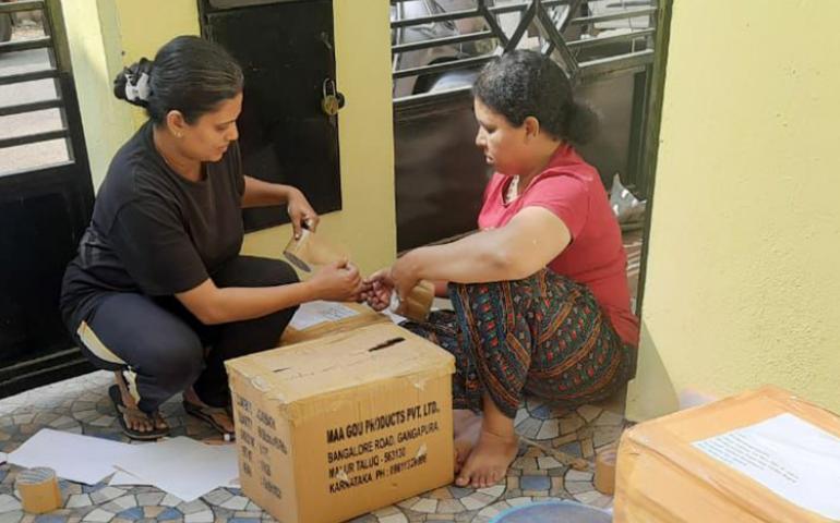 Karyakarthas packing books