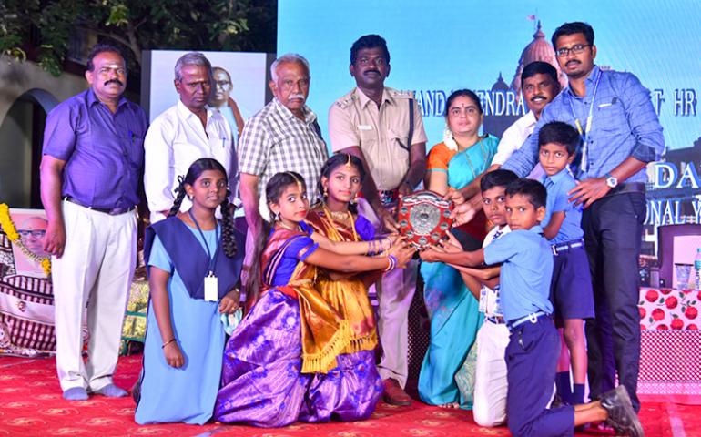 Prize distribution during Annual Day at VKV Vallioor