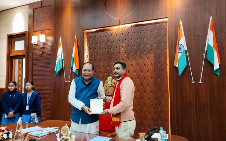 Momento presented to the Honourable Speaker