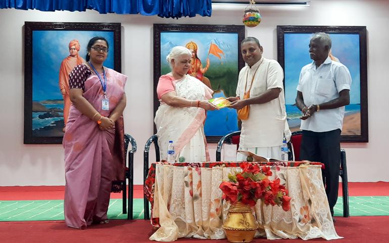 Felicitating the Chief Guest
