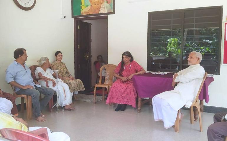 Viveka Vibhuti - Monthly Support to Needy People by VK-VVF Kodungallur