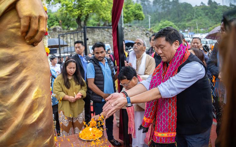 honourable-cm-of-arunachal-pradesh-unveils-swami-vivekananda-murti-at-kaho