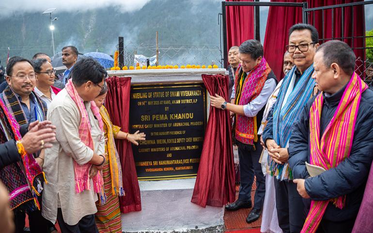 honourable-cm-of-arunachal-pradesh-unveils-swami-vivekananda-murti-at-kaho