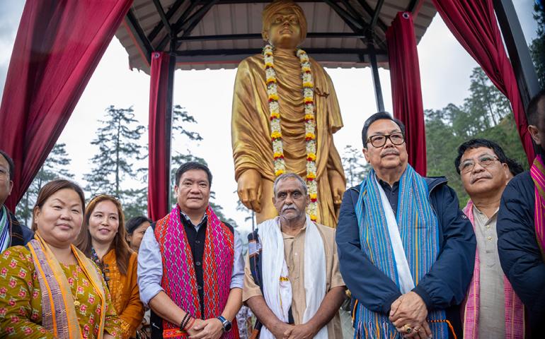 honourable-cm-of-arunachal-pradesh-unveils-swami-vivekananda-murti-at-kaho