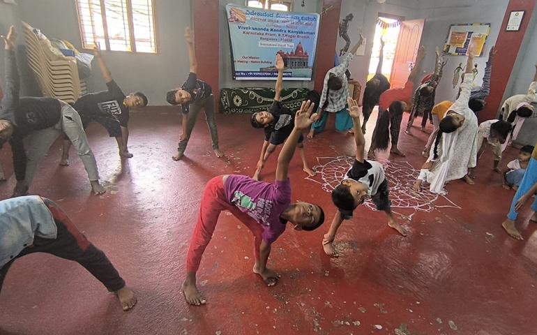 International Day of Yoga Celebration at Samhita School of Performing Arts – Karnataka Prant 02