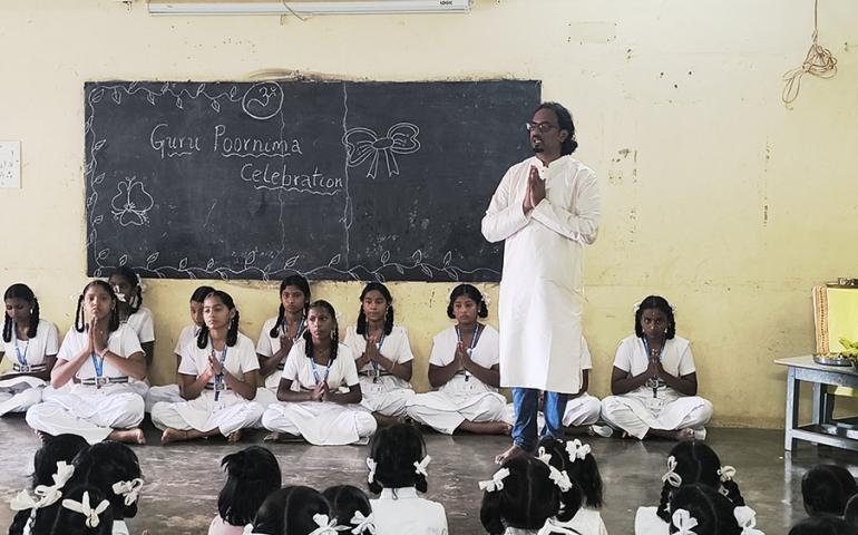 gurupurnima-celebration-at-ashraya-english-school-in-bengaluru
