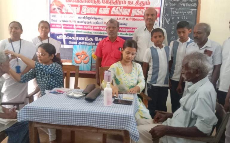 free-eye-screening-camp-at-keezhapavur-by-vkrdp