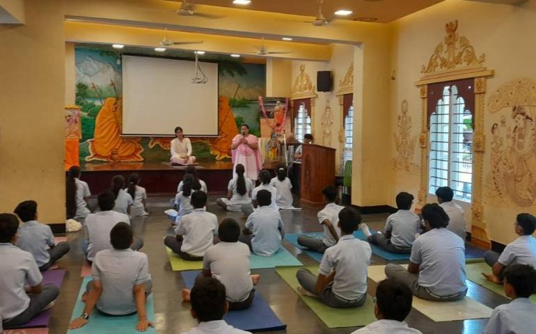 international-day-of-yoga-celebration-at-chinmaya-vidyalaya-vazhuthacaud