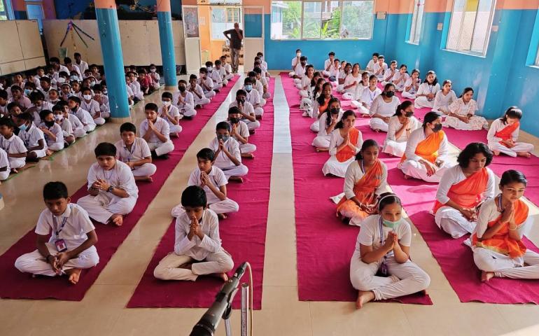 international-day-of-yoga-celebration-at-manikandeshwaram-school-in-thiruvananthapuram