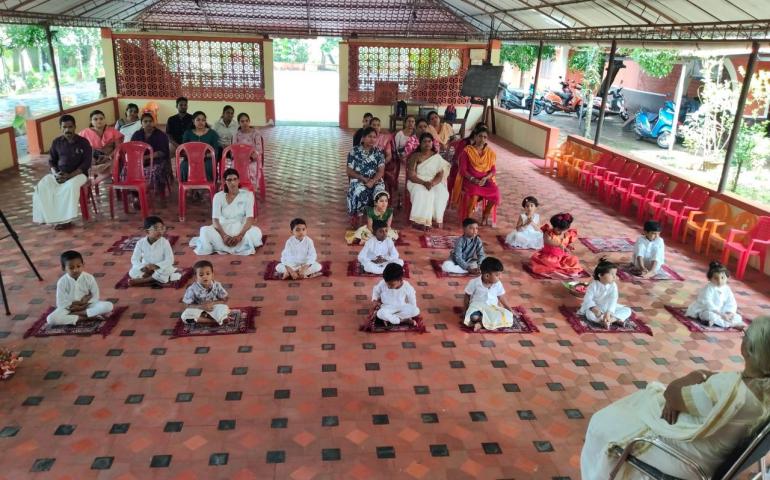 gurupurnima-celebration-at-sandeepani-sisuvihar-in-kodungulur