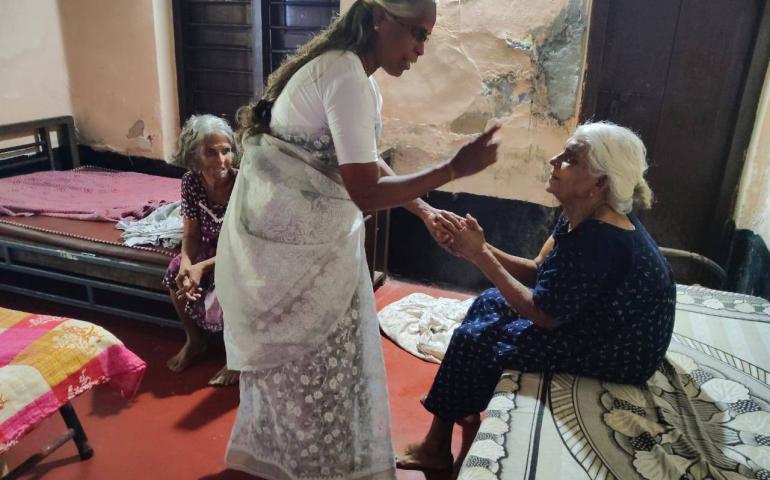 viveka-vibhuti-monthly-support-to-needy-people-by-vkvvf