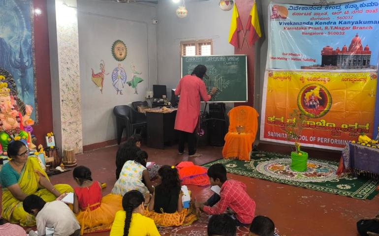 tulasi-rangoli-drawing-workshop-at-rt-nagar 02