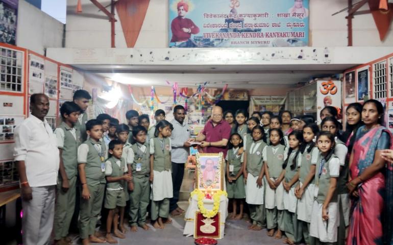 vidhya-nidhi-samarpana-programme-at-mysore