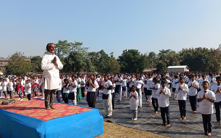 samuhik-surya-namaskar-organized-on-swami-vivekananda-jayanti-by-vknrl-hospital-and-vknrl-school-of-nursing 01