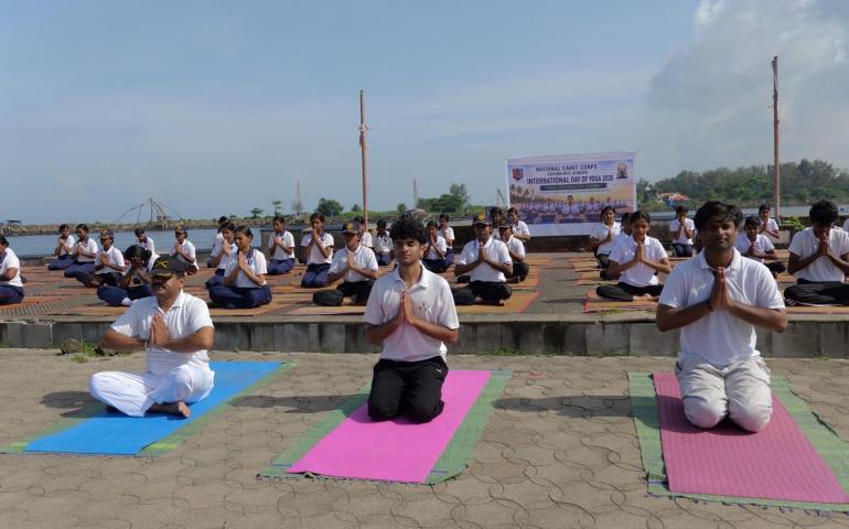VKVVF Kodungallur Celebrates International Day of Yoga 2026 with NCC at Munambam Beach 3