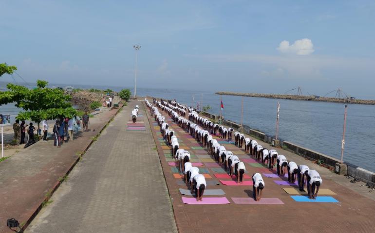 VKVVF Kodungallur Celebrates International Day of Yoga 2026 with NCC at Munambam Beach 2