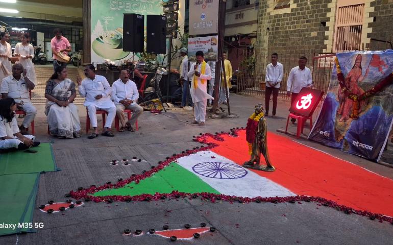Dignitaries present at the Bharat Mata Aarti organised in Solapur on the occasion of Independence Day