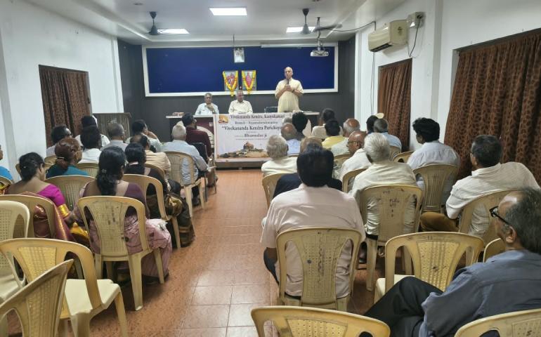 Aadaraneeya Bhanudas Ji Addresses Inspiring Session at Telugu prant, Godavari1