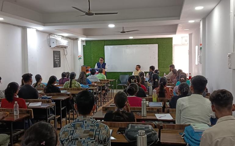 विश्व बंधुत्व दिवस का आयोजन 'प्रतिज्ञा कोचिंग सेंटर' भोपाल, द्वारा