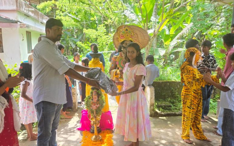 Flood Relief Seva Activity at Pathanamthitta, Keralam 
