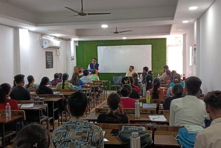 विश्व बंधुत्व दिवस का आयोजन 'प्रतिज्ञा कोचिंग सेंटर' भोपाल, द्वारा